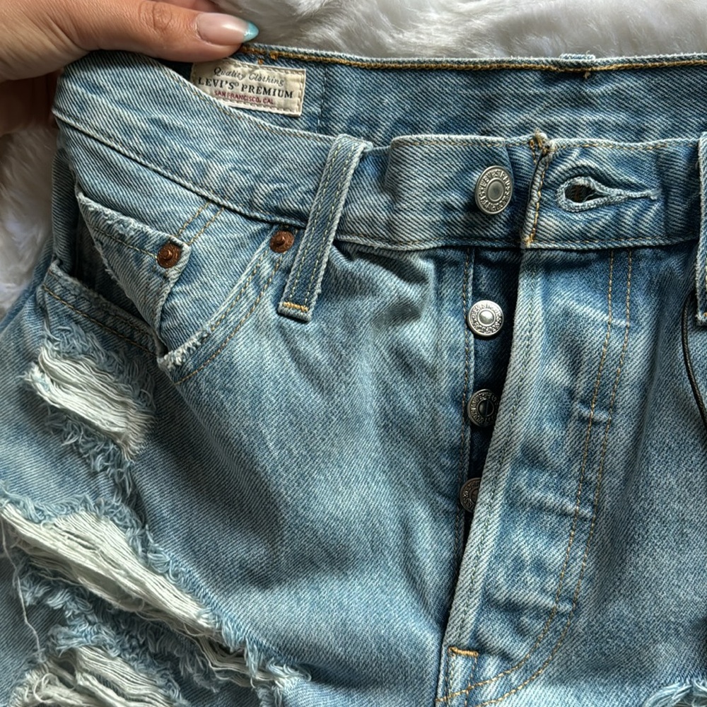 Levi’s High Rise Jean Shorts - Picture 5 of 6
